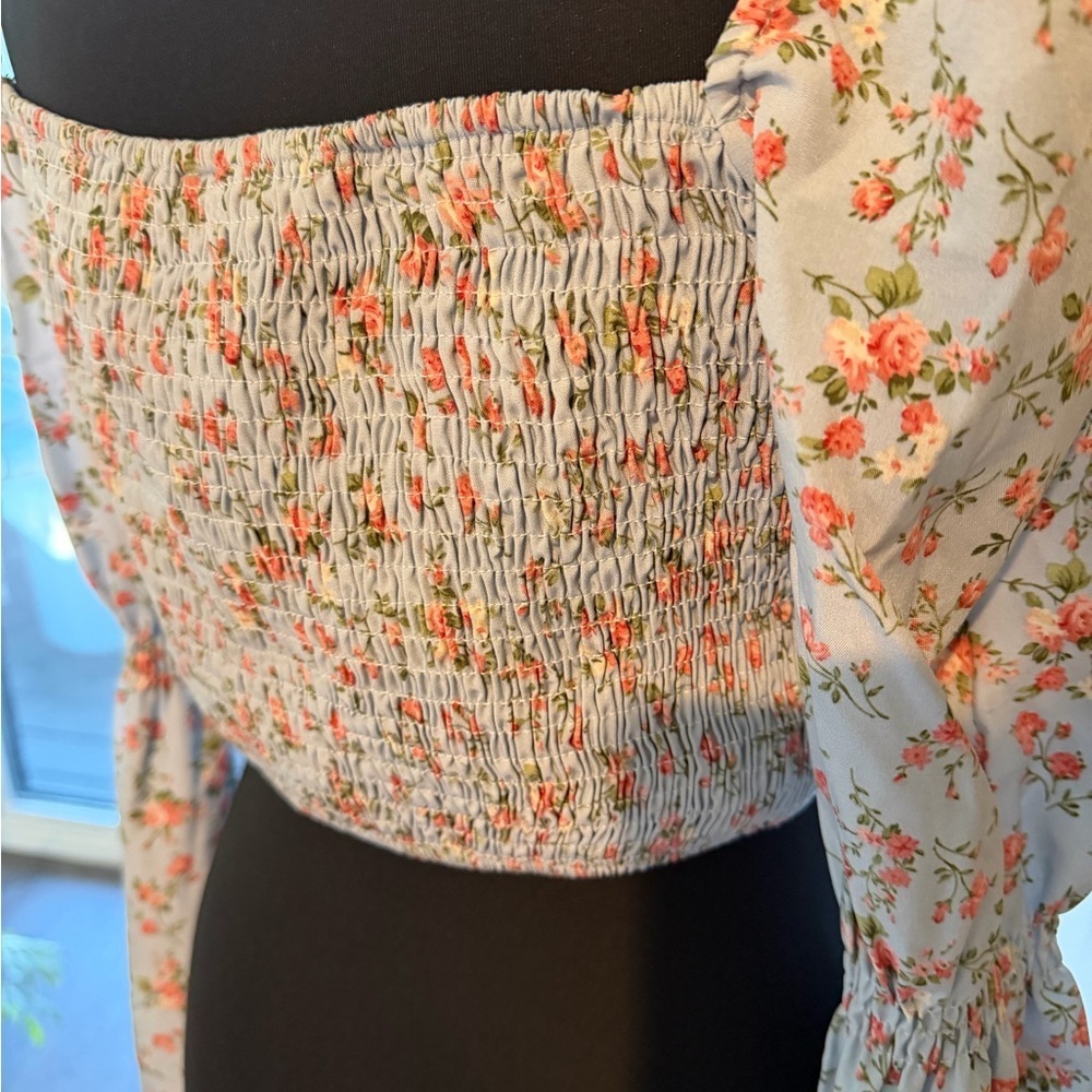 SHEIN Adorable Light Blue Floral Tie-Front Puff Sleeve Crop Top size Small - Picture 7 of 8